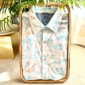 Izod Saltwater Relaxed Button Down Short Sleeve Shirt  Medium